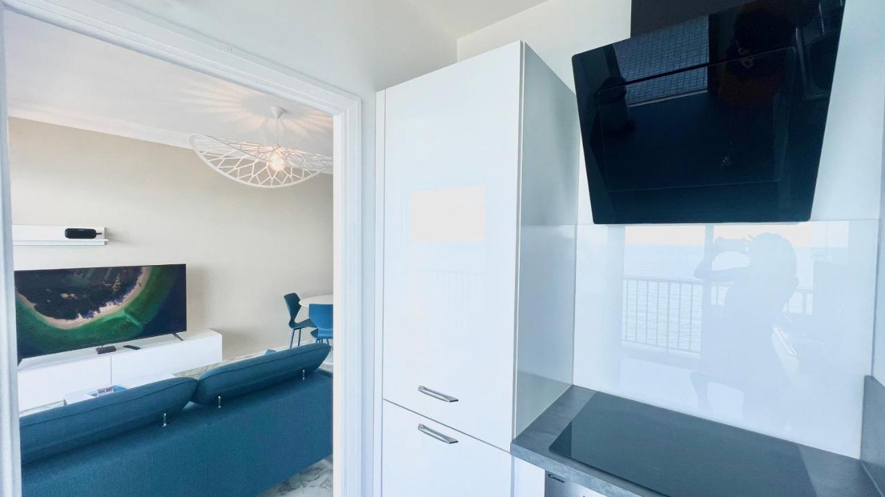 Seaviews By Jenni Menton, La Suite, Superbe Front De Mer, Top Emplacement Avec Terrasse Et Parking! Exterior foto